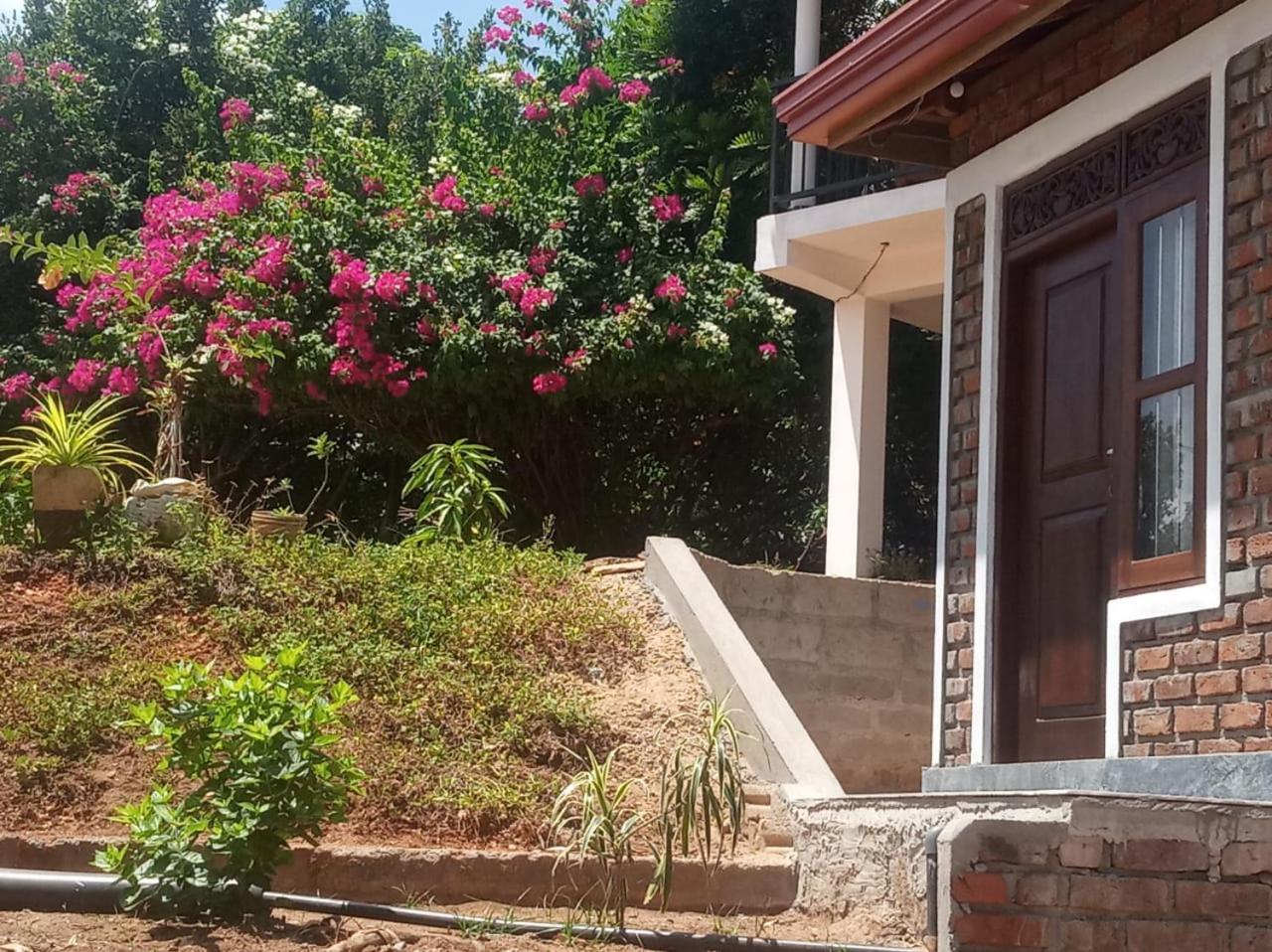 Rock Villa Relax City Resort Mihintale Exterior foto